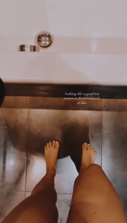 Louise Thompson feet photo thumbnail