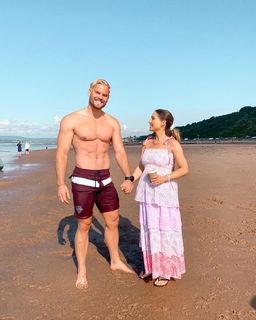 Louise Thompson feet photo thumbnail