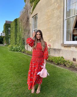 Louise Thompson feet photo thumbnail