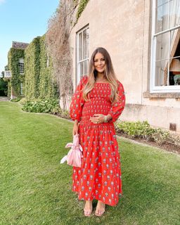 Louise Thompson feet photo thumbnail