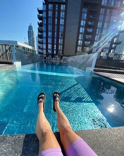 Louise Thompson feet photo thumbnail