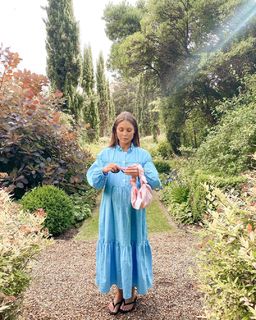 Louise Thompson feet photo thumbnail