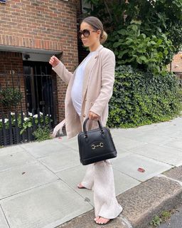 Louise Thompson feet photo thumbnail