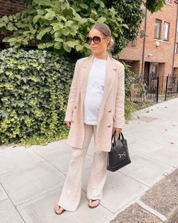 Louise Thompson feet photo thumbnail