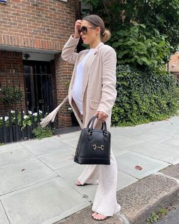 Louise Thompson feet photo thumbnail