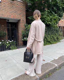 Louise Thompson feet photo thumbnail