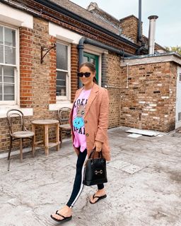 Louise Thompson feet photo thumbnail