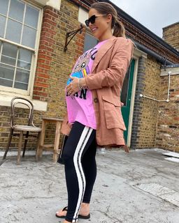 Louise Thompson feet photo thumbnail