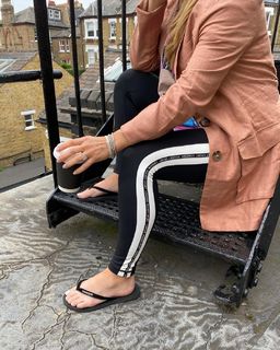 Louise Thompson feet photo thumbnail