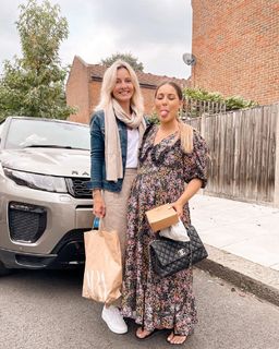 Louise Thompson feet photo thumbnail