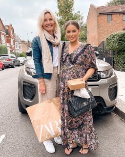 Louise Thompson feet photo thumbnail