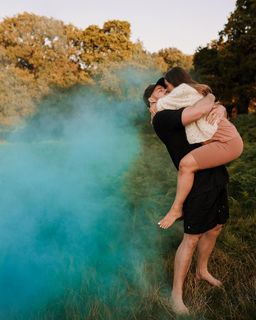 Louise Thompson feet photo thumbnail