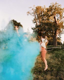 Louise Thompson feet photo thumbnail