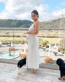 Louise Thompson feet photo thumbnail