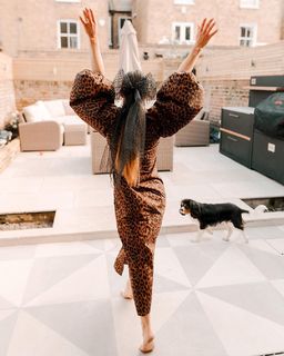 Louise Thompson feet photo thumbnail