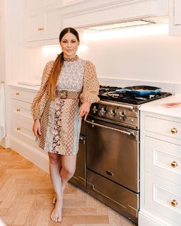 Louise Thompson feet photo thumbnail