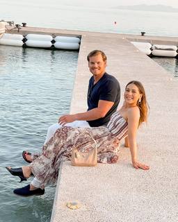 Louise Thompson feet photo thumbnail