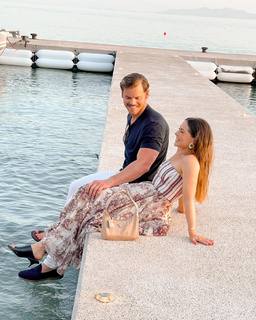 Louise Thompson feet photo thumbnail