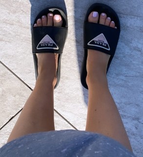 Louise Thompson feet photo thumbnail