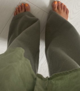 Louise Thompson feet photo thumbnail