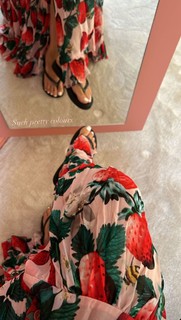 Louise Thompson feet photo thumbnail