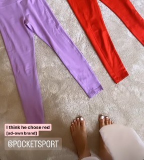 Louise Thompson feet photo thumbnail