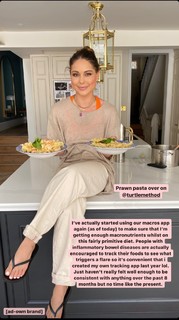 Louise Thompson feet photo thumbnail