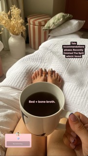 Louise Thompson feet photo thumbnail