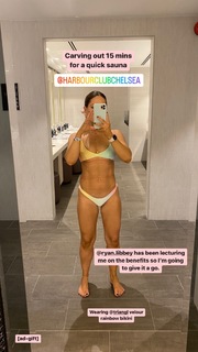 Louise Thompson feet photo thumbnail