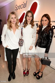 Louise Thompson feet photo thumbnail