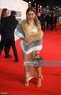 Louise Thompson feet photo thumbnail