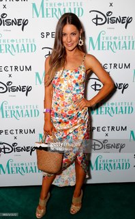 Louise Thompson feet photo thumbnail