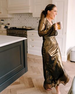 Louise Thompson feet photo thumbnail