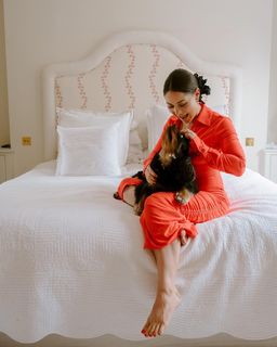 Louise Thompson feet photo thumbnail