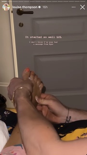 Louise Thompson feet photo thumbnail