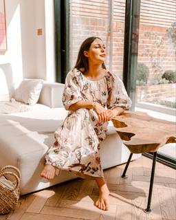 Louise Thompson feet photo thumbnail