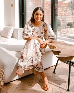 Louise Thompson feet photo thumbnail