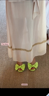 Louise Thompson feet photo thumbnail