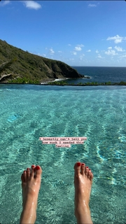 Louise Thompson feet photo thumbnail