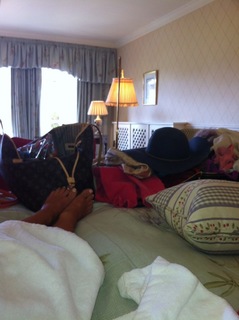 Louise Thompson feet photo thumbnail