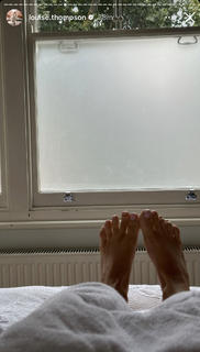 Louise Thompson feet photo thumbnail