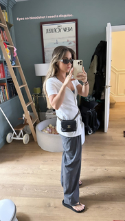Louise Thompson feet photo thumbnail
