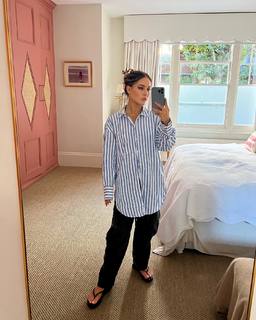 Louise Thompson feet photo thumbnail