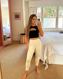 Louise Thompson feet photo thumbnail