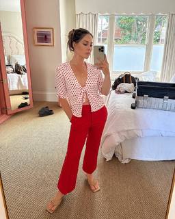 Louise Thompson feet photo thumbnail