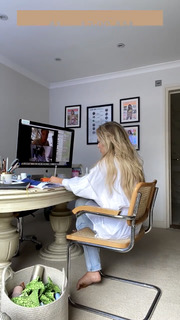 Louise Thompson feet photo thumbnail