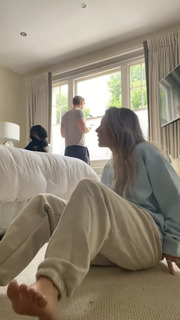 Louise Thompson feet photo thumbnail