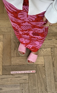 Louise Thompson feet photo thumbnail