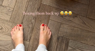 Louise Thompson feet photo thumbnail