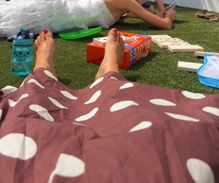 Louise Thompson feet photo thumbnail